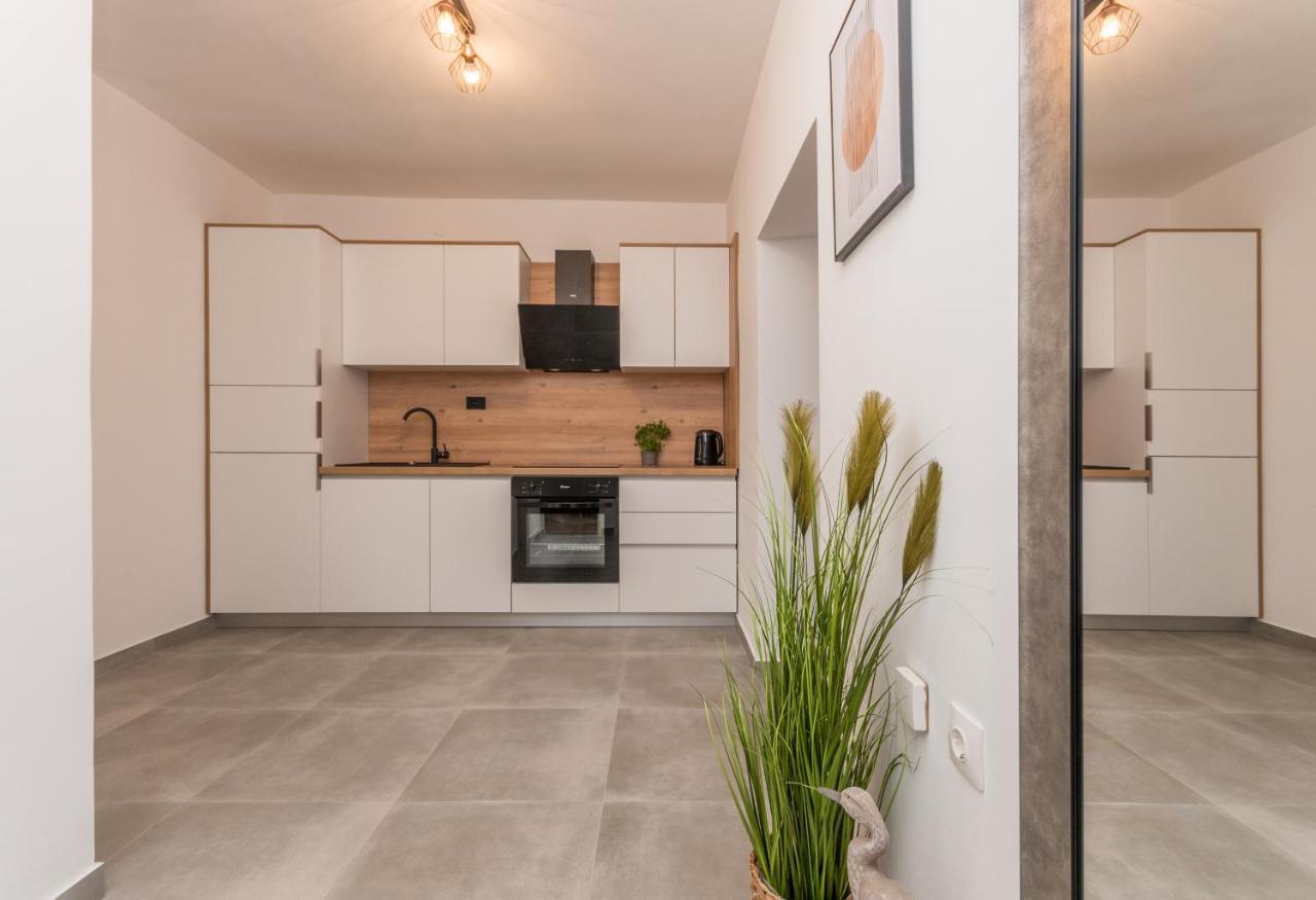 Apartmani A&M Biograd Na Moru Esterno foto