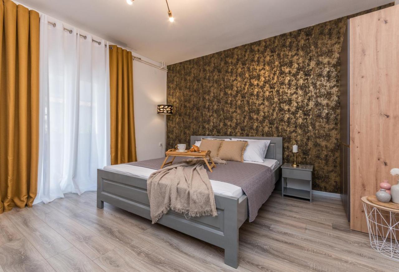 Apartmani A&M Biograd Na Moru Esterno foto