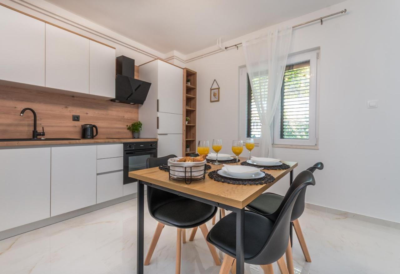 Apartmani A&M Biograd Na Moru Esterno foto