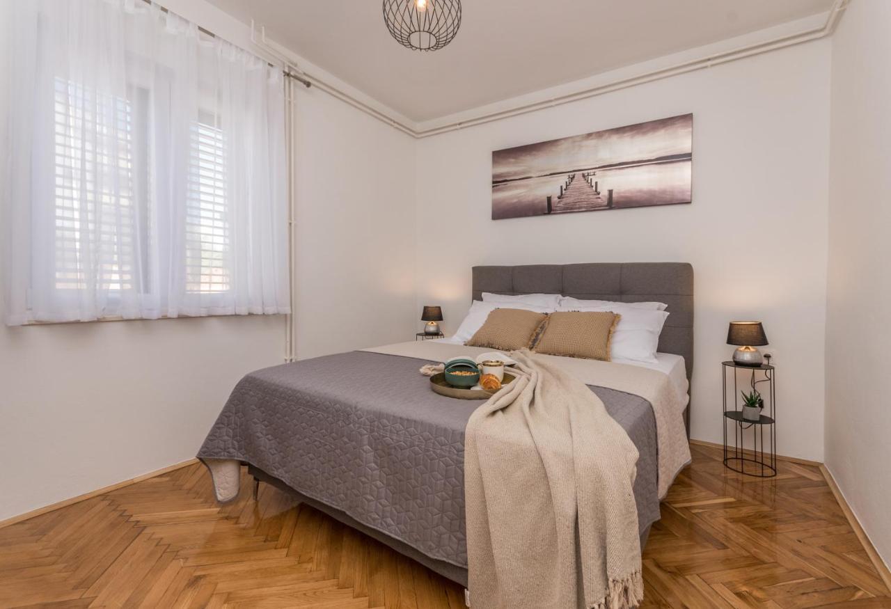 Apartmani A&M Biograd Na Moru Esterno foto