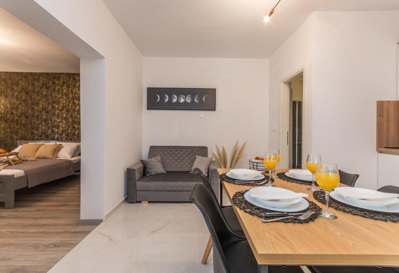 Apartmani A&M Biograd Na Moru Esterno foto