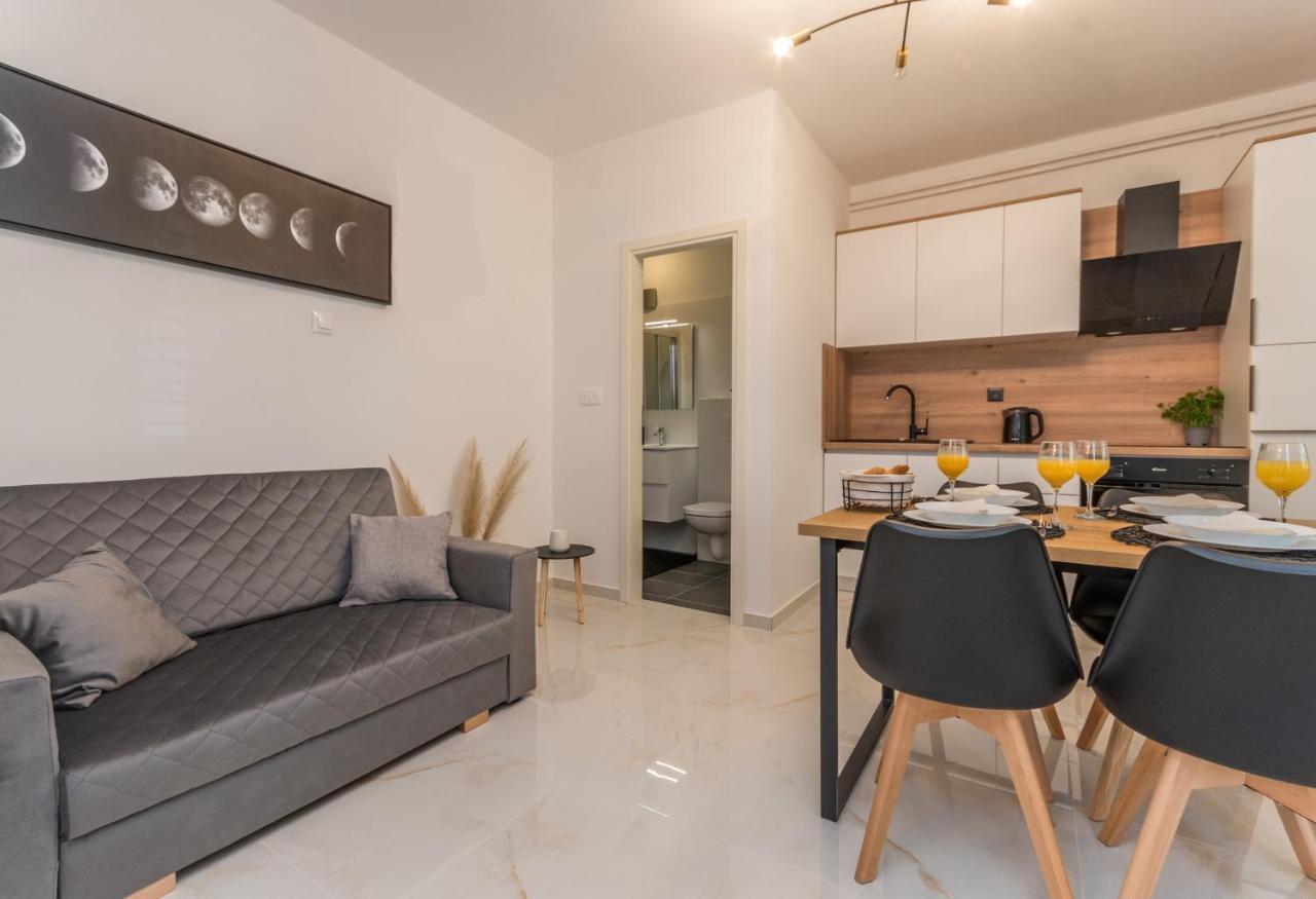 Apartmani A&M Biograd Na Moru Esterno foto