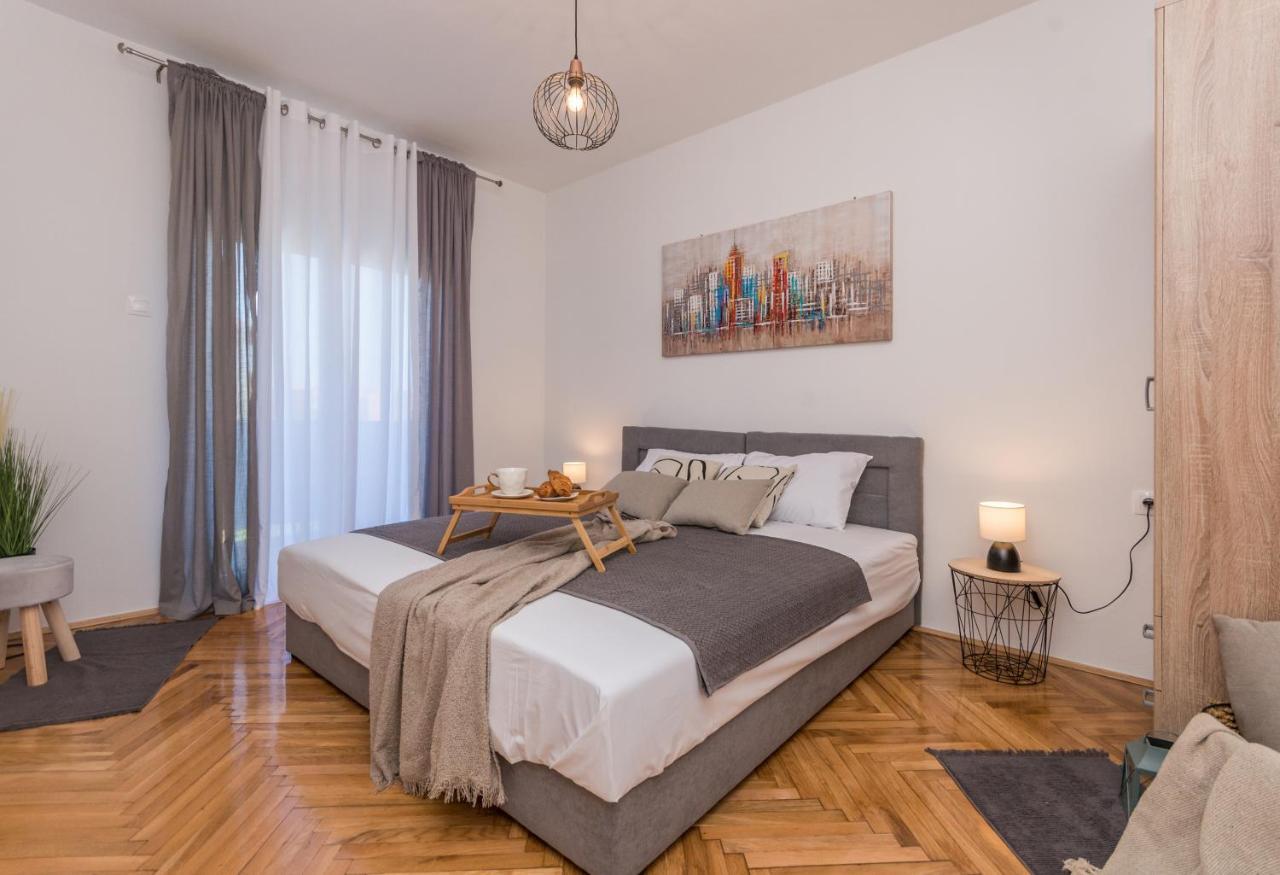 Apartmani A&M Biograd Na Moru Esterno foto