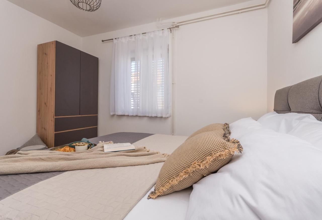Apartmani A&M Biograd Na Moru Esterno foto